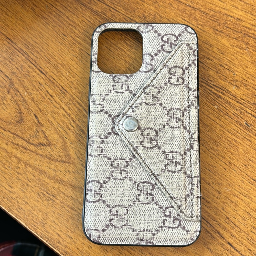 iPhone 12 case with pocket button close